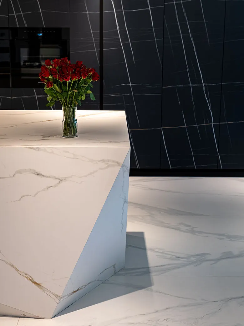 Faceted porcelain island with continuous veining at Amersham Road.